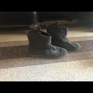 Grey gap suede boot